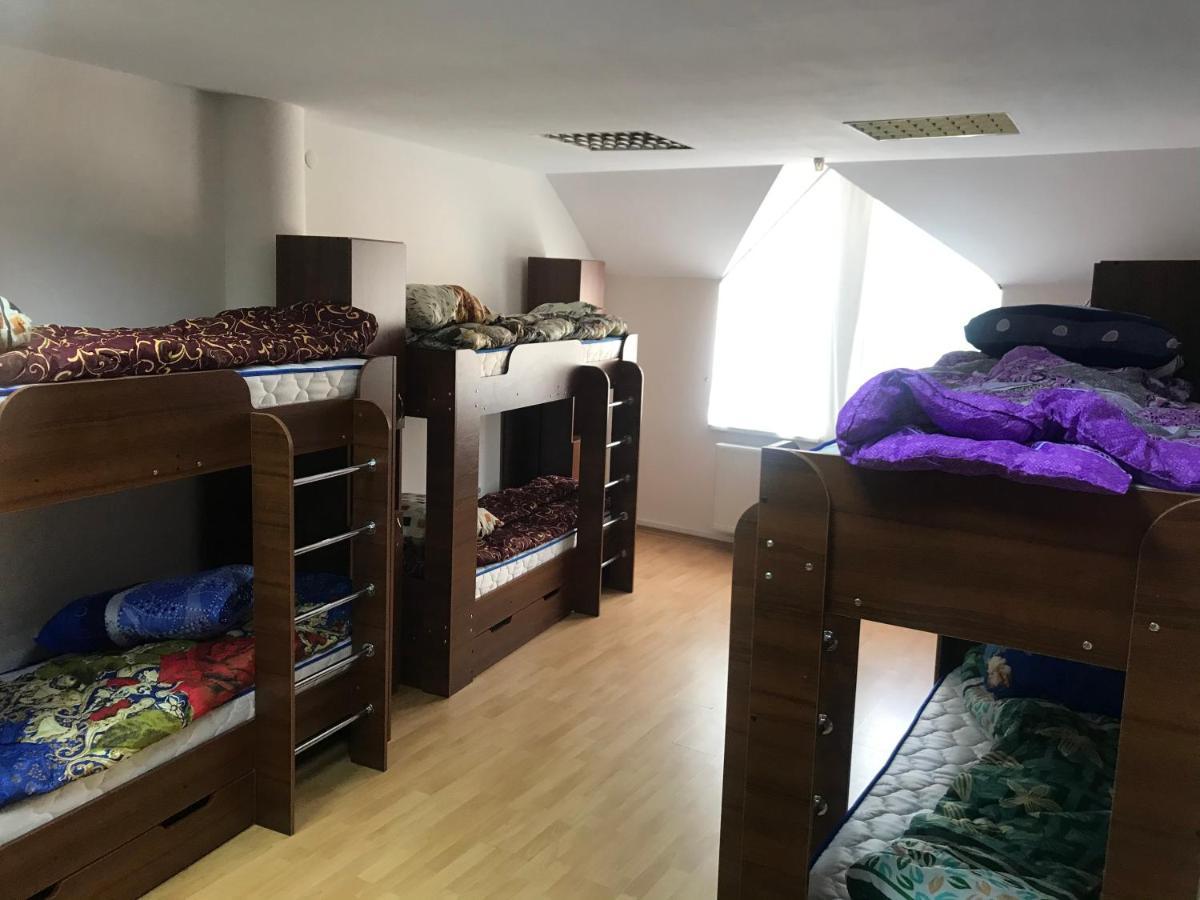 Міни-Хостел Родинного Типу Dubai Uzhhorod Bagian luar foto