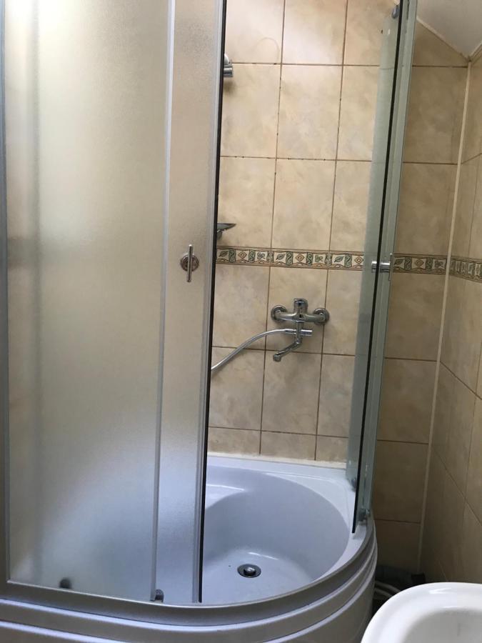 Міни-Хостел Родинного Типу Dubai Uzhhorod Bagian luar foto