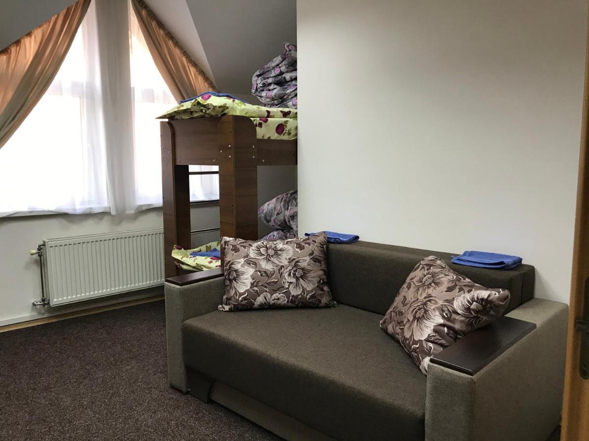 Міни-Хостел Родинного Типу Dubai Uzhhorod Bagian luar foto