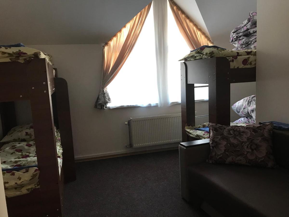 Міни-Хостел Родинного Типу Dubai Uzhhorod Bagian luar foto